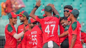 জন্মদিনেই মাঠে নেমে ঝড় তুললেন মুশফিকুর রহিম