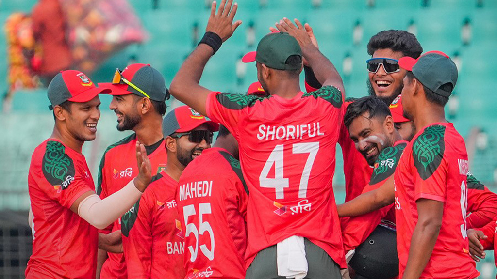 জন্মদিনেই মাঠে নেমে ঝড় তুললেন মুশফিকুর রহিম
