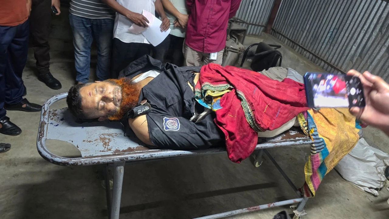 ফেনীতে ট্রাকের ধাক্কায় এসআরবি সদস্য নিহত