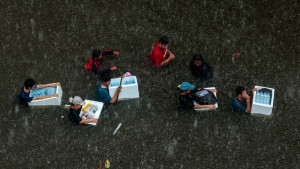 ব্যাংককে ভয়াবহ বন্যা, মৃত্যু প্রায় ৪০ জনের