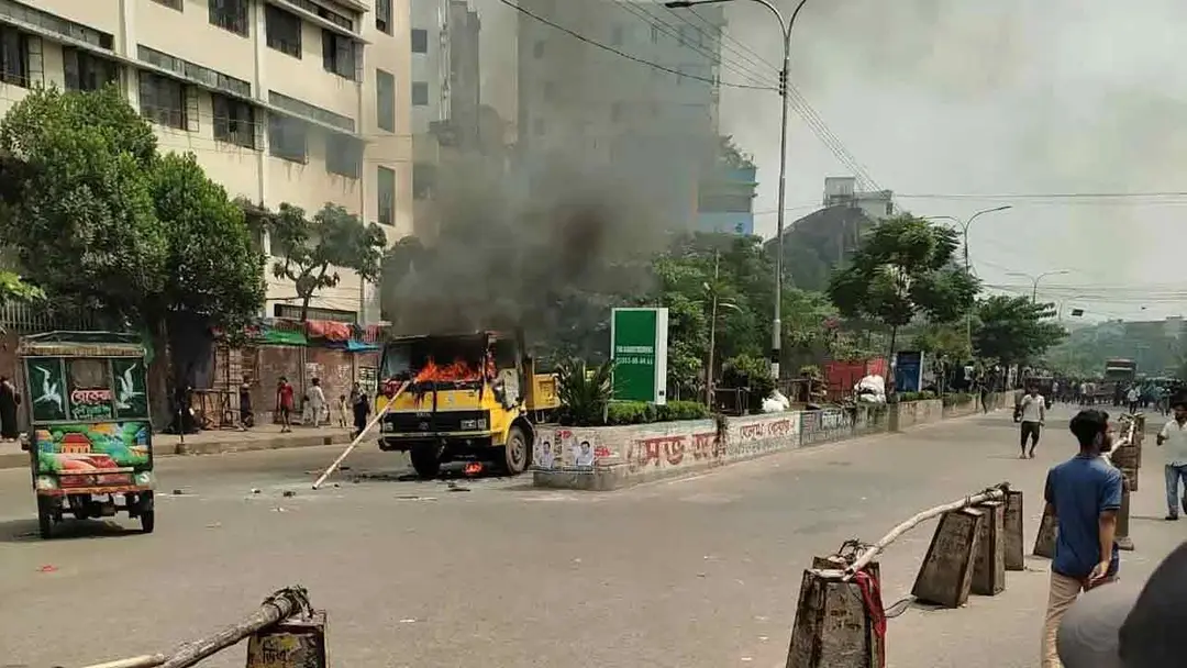 মিরপুরে সংঘর্ষ-ভাঙচুরের ঘটনায় ৪ মামলা, আটক ২০