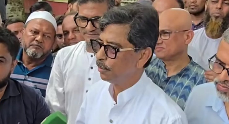দেশে পর্যাপ্ত সার আছে, দুষ্টু লোকেরা মজুত করায় সংকট: কৃষিমন্ত্রী