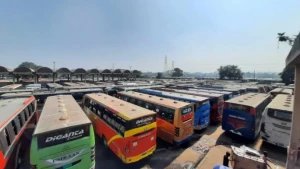 যাত্রীপ্রতি বাস ভাড়া ৫০ টাকা বাড়ানোর সিদ্ধান্ত মালিকদের