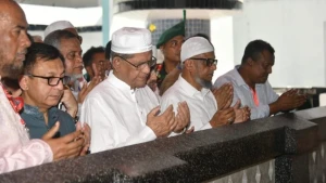 শাহজালাল (রহ.)-এর মাজার জিয়ারত করলেন রাষ্ট্রপতি