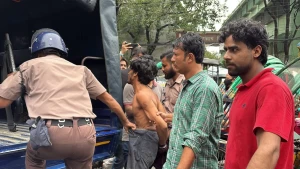 ছাত্রলীগ সন্দেহে রিকশাচালককে পুলিশে দিলো ছাত্রদল