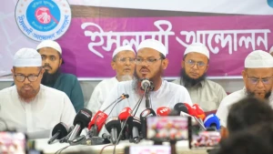 ইসলামপন্থী অনুষ্ঠানে নারী সাংবাদিকদের পর্দা করে আসতে হবে: চরমোনাই পীর