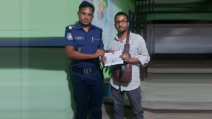 প্রবাসীকে ফেলে পাসপোর্ট-লাগেজ নিয়ে চলে গেলো বাস, ৯৯৯-এ ফোনে উদ্ধার