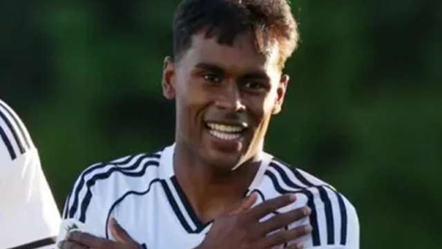 লাল-সবুজের জার্সিতে অভিষেকের প্রহর গুনছেন ফারহান