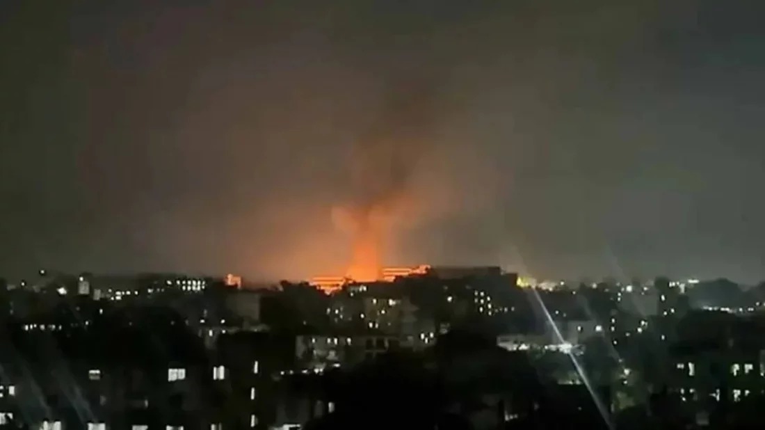 বিকট শব্দের পর আশুলিয়ার কারখানায় আগুন